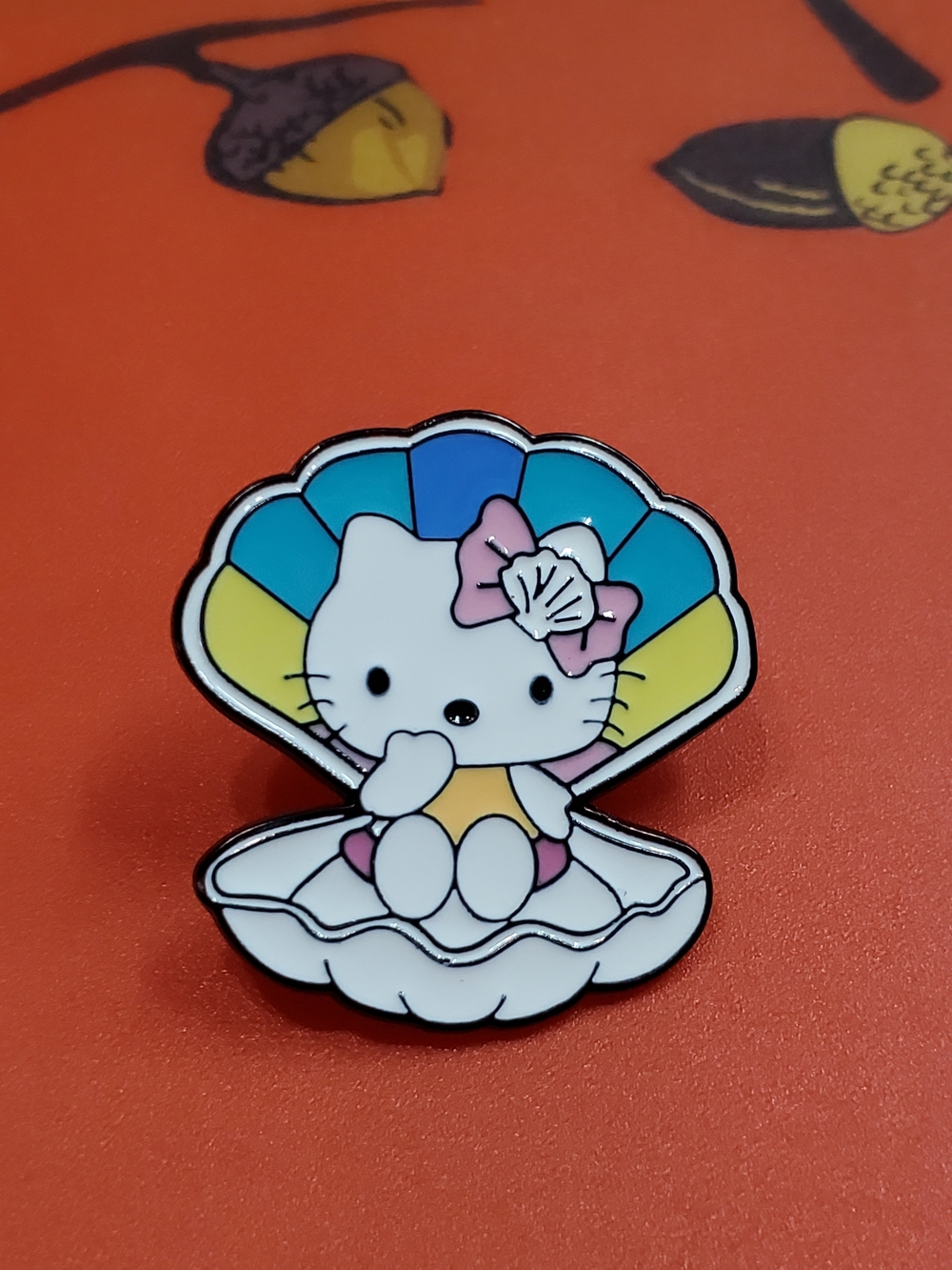 Hello Kitty Pastel Shell Brooch - White & Multicolor